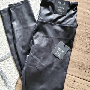 Vera Wang medium pleather leggin medium